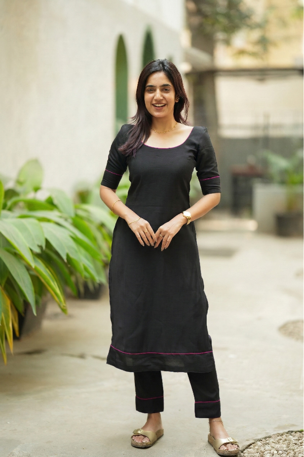 Raha Black Kurti Set (Set of 2)