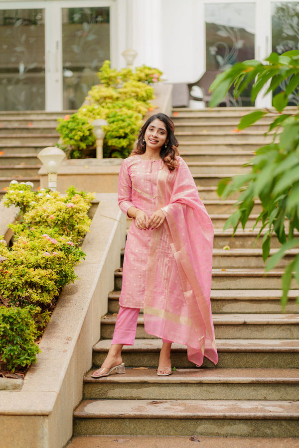 Saindhavi Pink Kurti Set (Kurti & Dupatta only)