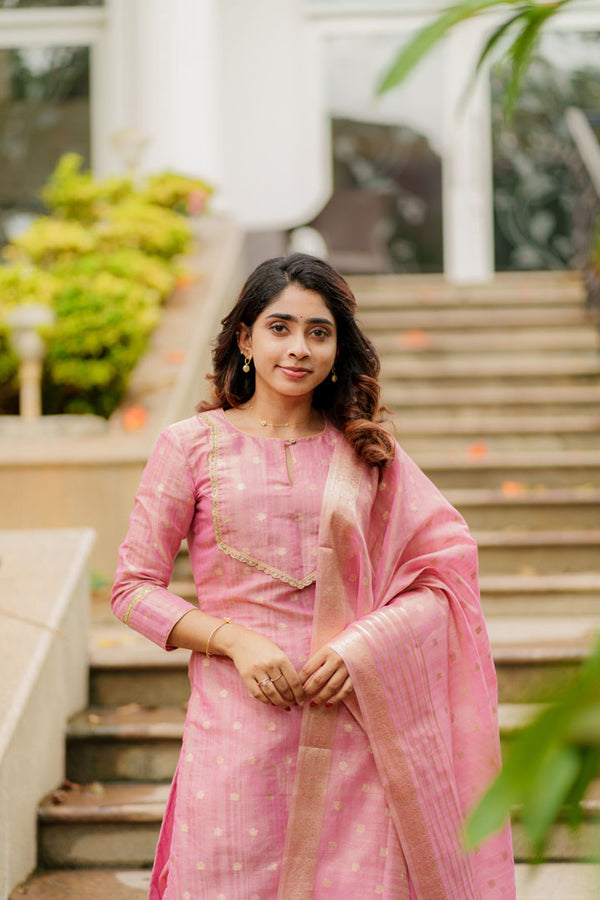 Saindhavi Pink Kurti Set (Kurti & Dupatta only)