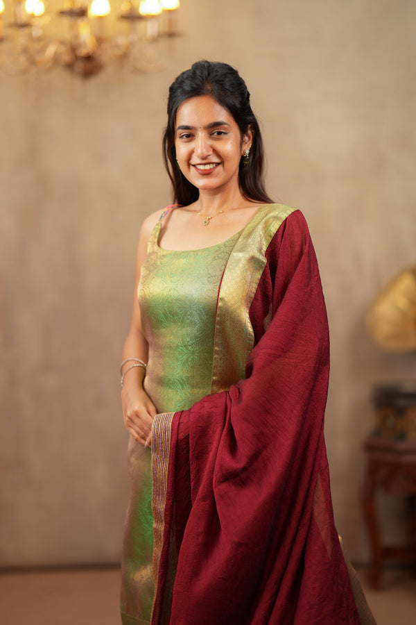 Tanisha Green Banarasi Tissue Spaghetti Kurti Set ( Set of 3 )