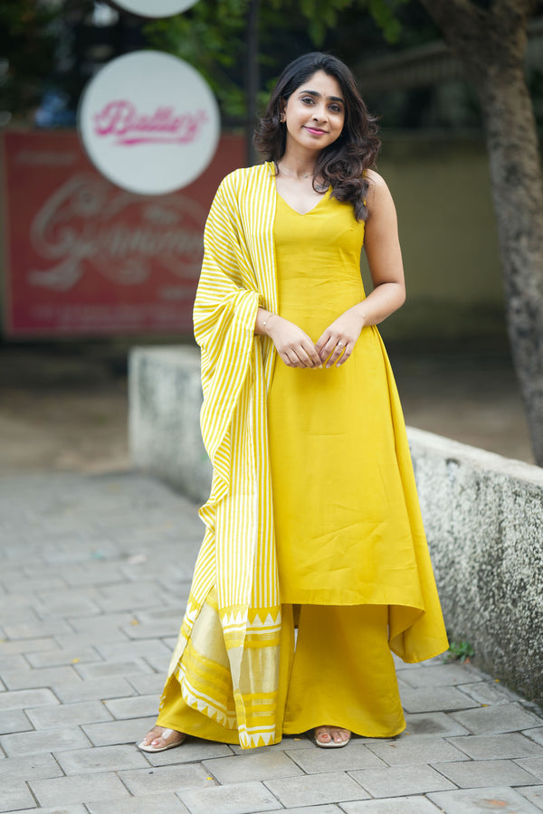 Nandhitha Yellow Kurta Set
