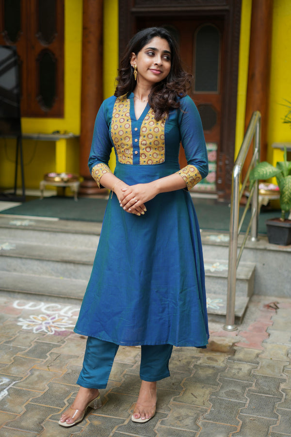 Pranazhini Teal Kurta Set (Set of 2)