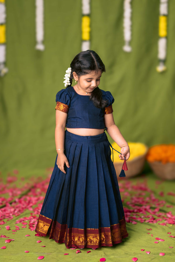 Ezhili Navy Croptop & Skirt mini (Set of 2)