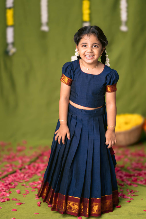 Ezhili Navy Croptop & Skirt mini (Set of 2)