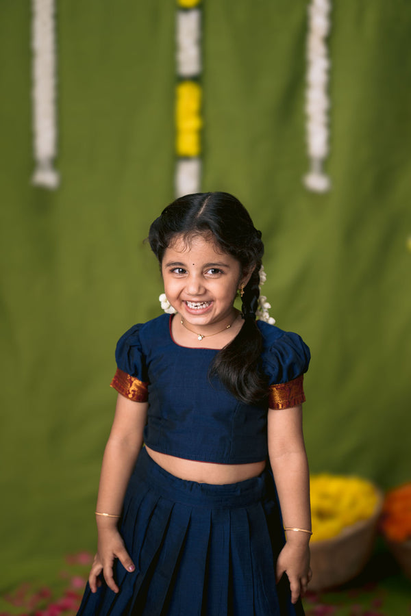 Ezhili Navy Croptop & Skirt mini (Set of 2)