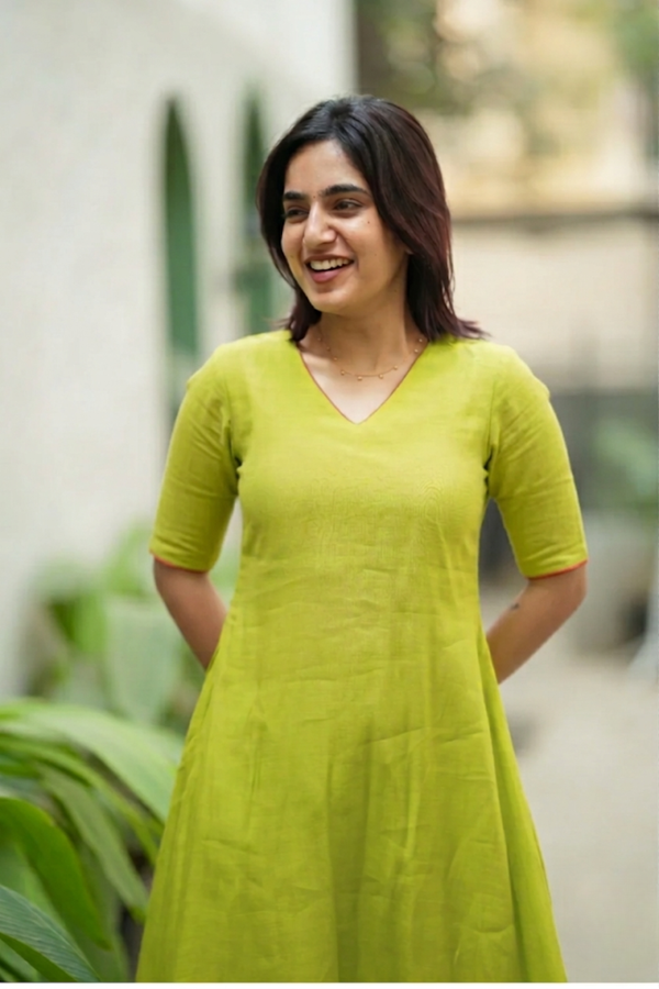 Nandhitha Lime Green Kurta Set ( Set of 2)