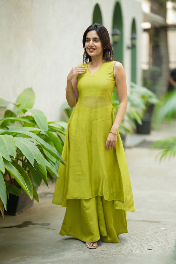Nandhitha Lime Green Kurta Set ( Set of 2)