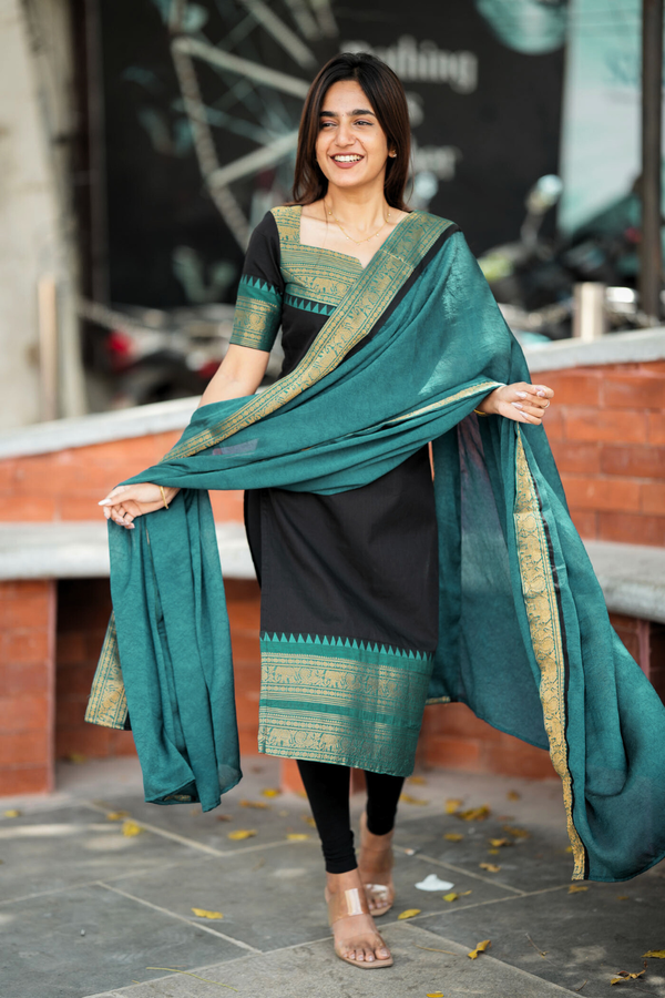 Maanvi Black Kurti Set (Set of 2 )