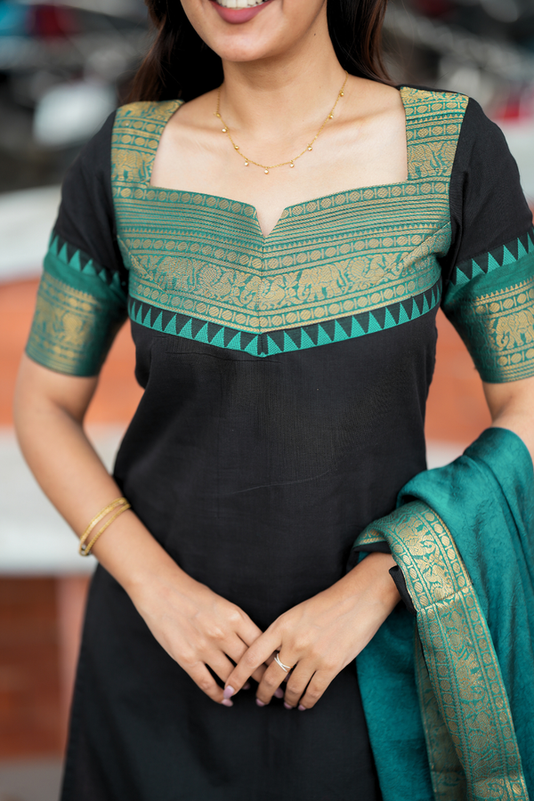 Maanvi Black Kurti Set (Set of 2 )