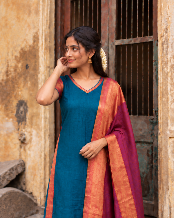 Veena Teal Narayanpet Kurti Set (Set of 2)