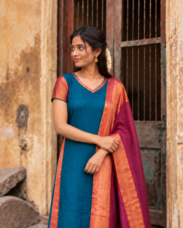 Veena Teal Narayanpet Kurti Set (Set of 2)
