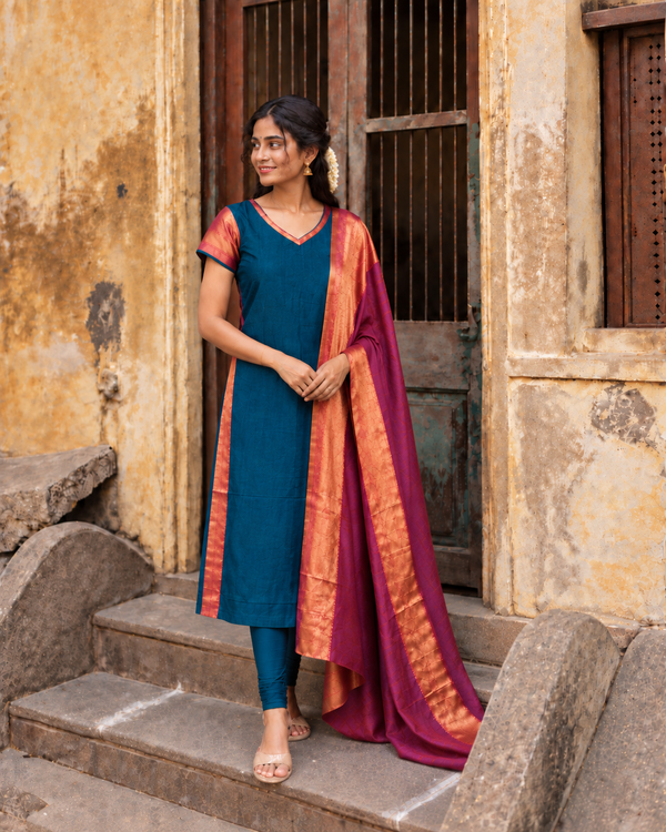 Veena Teal Narayanpet Kurti Set (Set of 2)