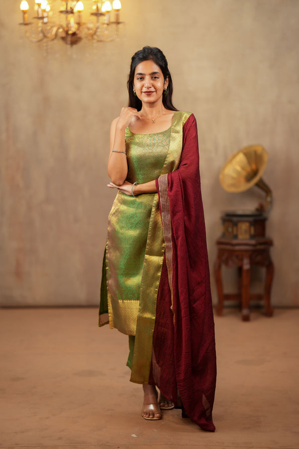 Tanisha Green Banarasi Tissue Spaghetti Kurti Set (Set of 3)
