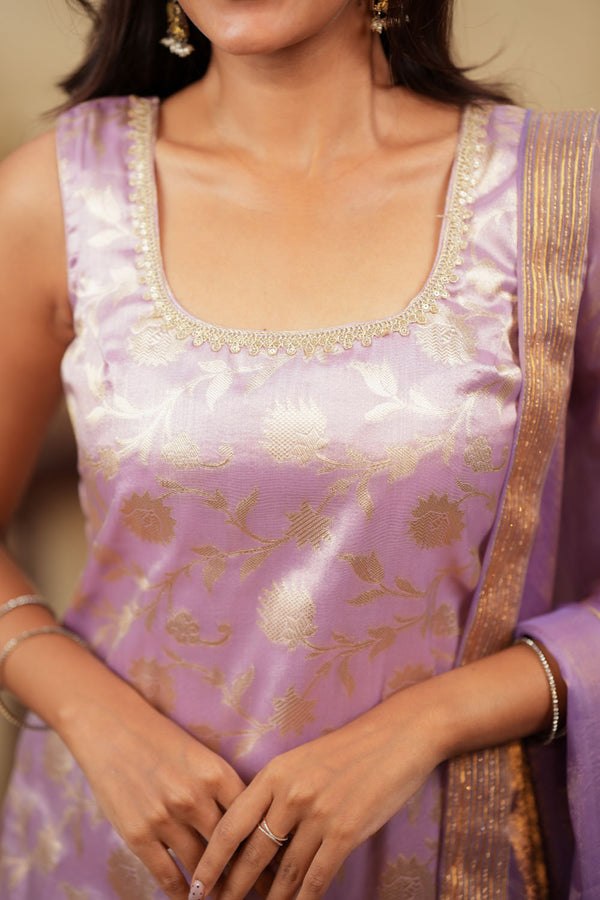 Manju Lavender Banarasi Tissue Kurti Set ( Set of 3 )