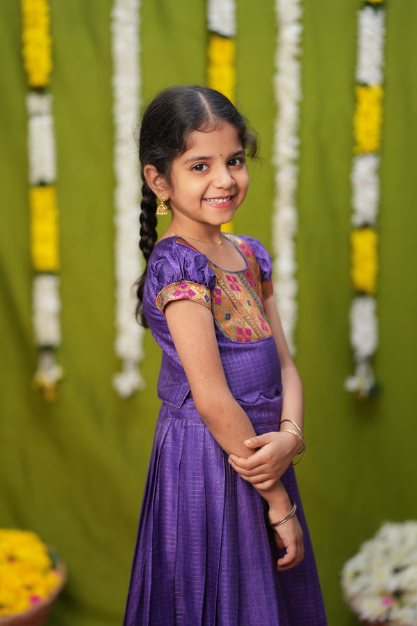 Hamsini Violet lehenga mini