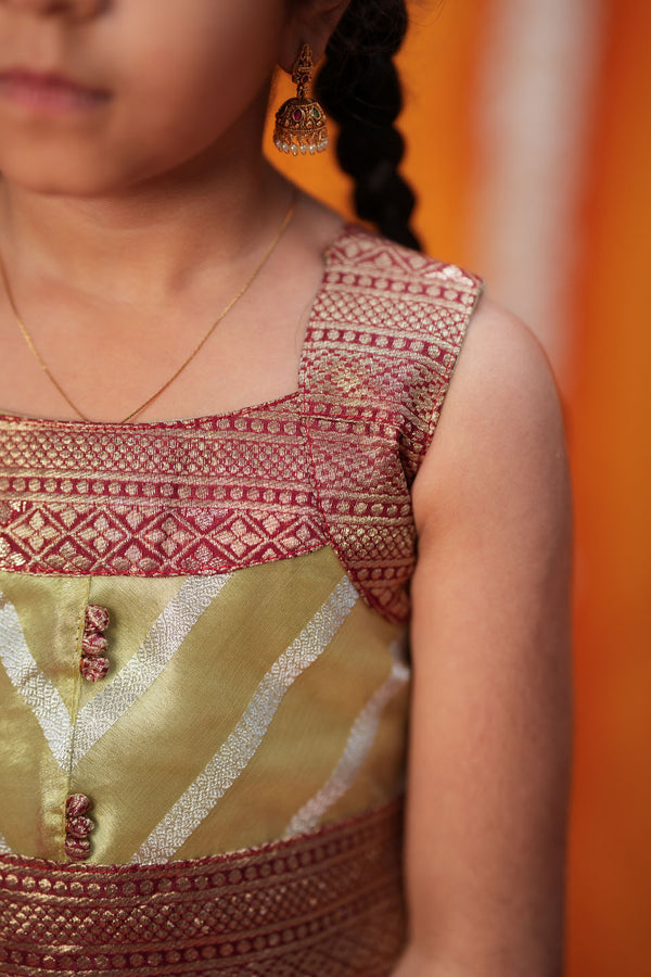 Pavitra Green Organza Top & Skirt Mini