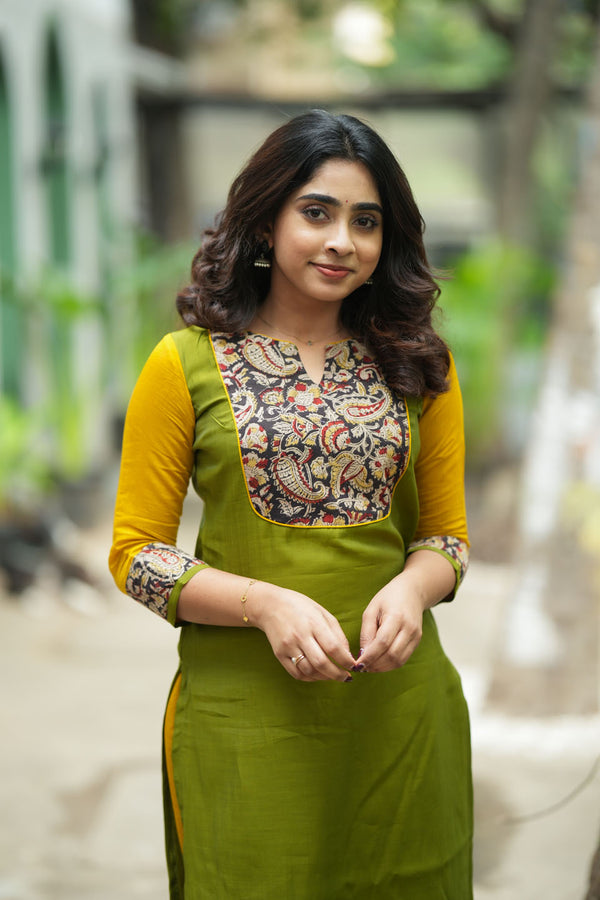 Samriddhi Green Kurti (Set of 2)