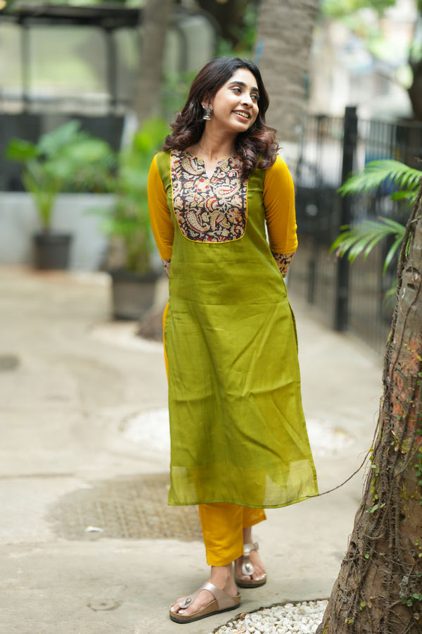 Samriddhi Green Kurti (Set of 2)