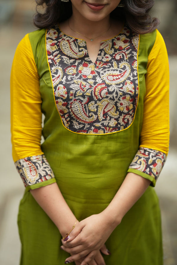 Samriddhi Green Kurti (Set of 2)