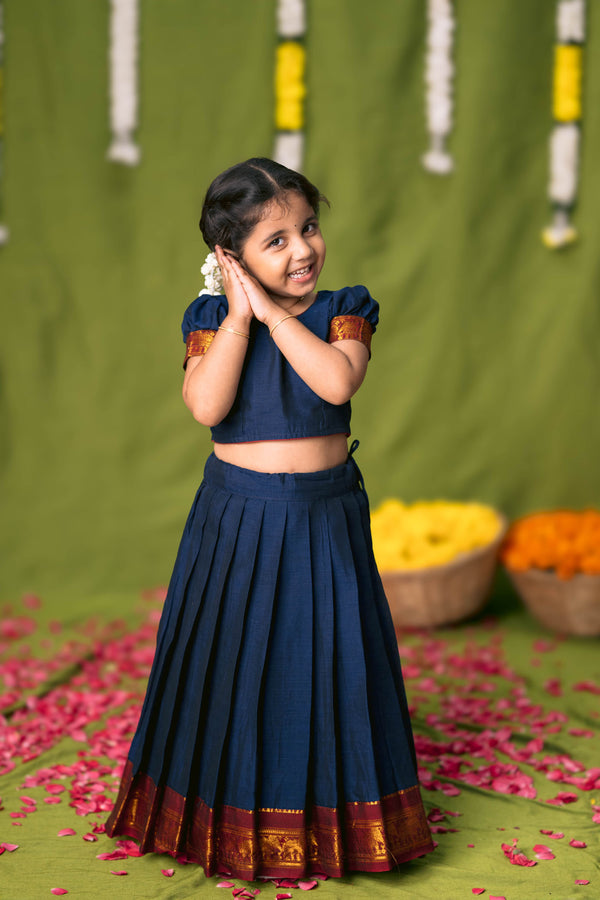 Ezhili Navy Croptop & Skirt mini (Set of 2)