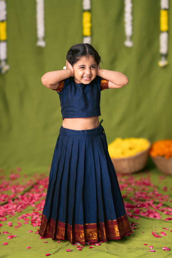 Ezhili Navy Croptop & Skirt mini (Set of 2)