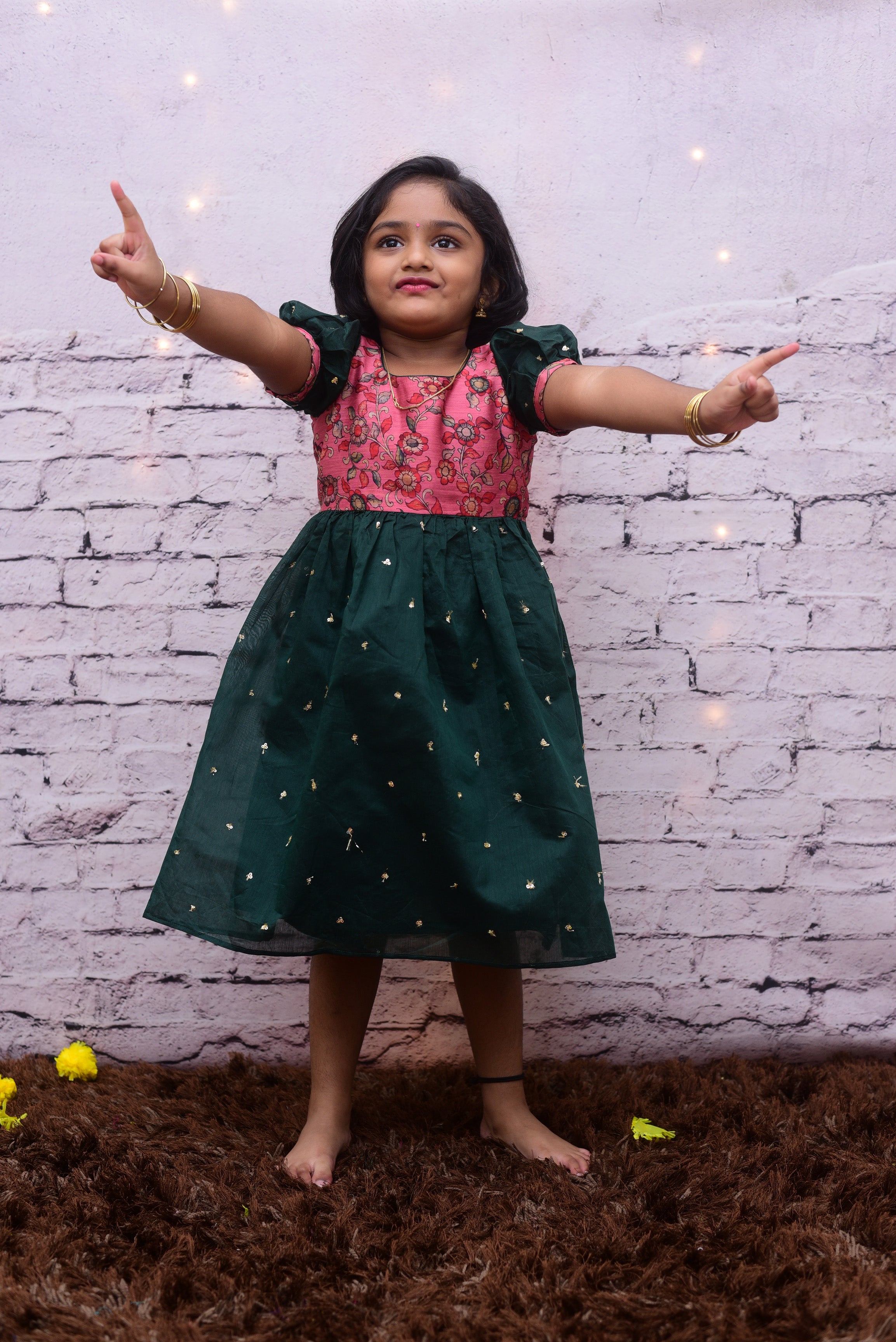 Shop for trendy green sequin frocks, gowns and dresses for baby girls and kids online. Find a gorgeous collection of ethnic short designer frocks, party dresses and new born outfits for your little princess.
