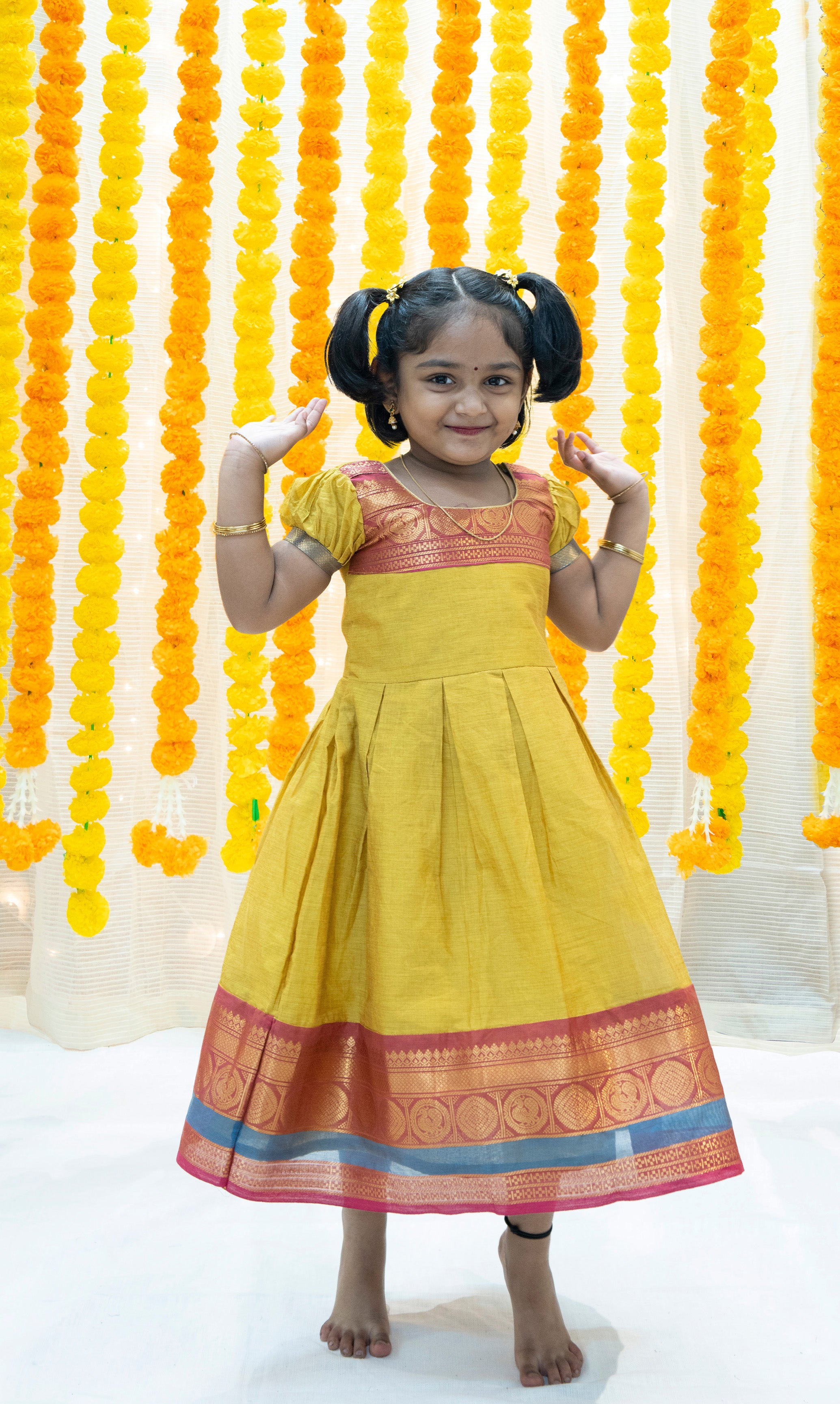 Maanasa - Yellow dress with pink border - Mini