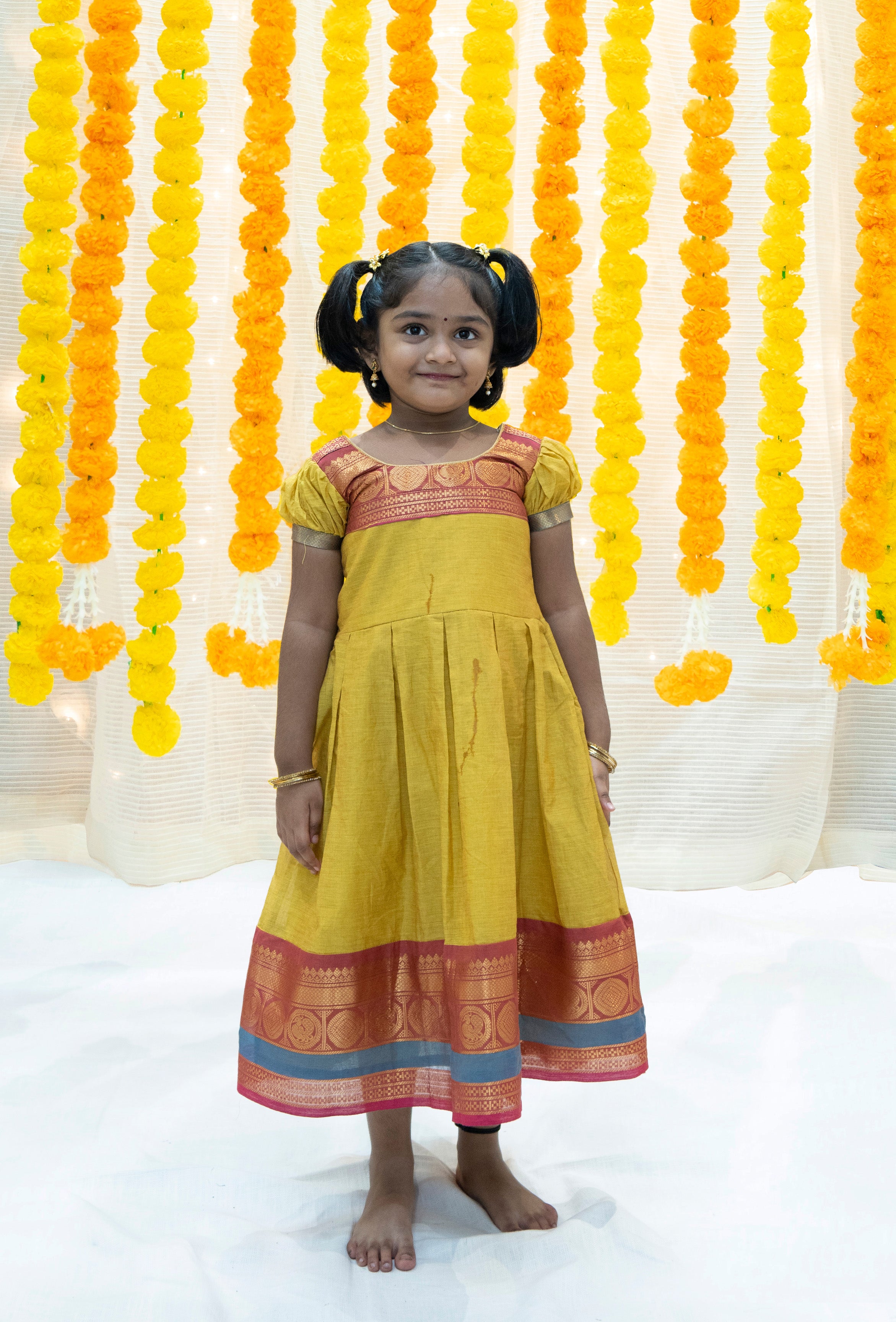 Maanasa - Yellow dress with pink border - Mini