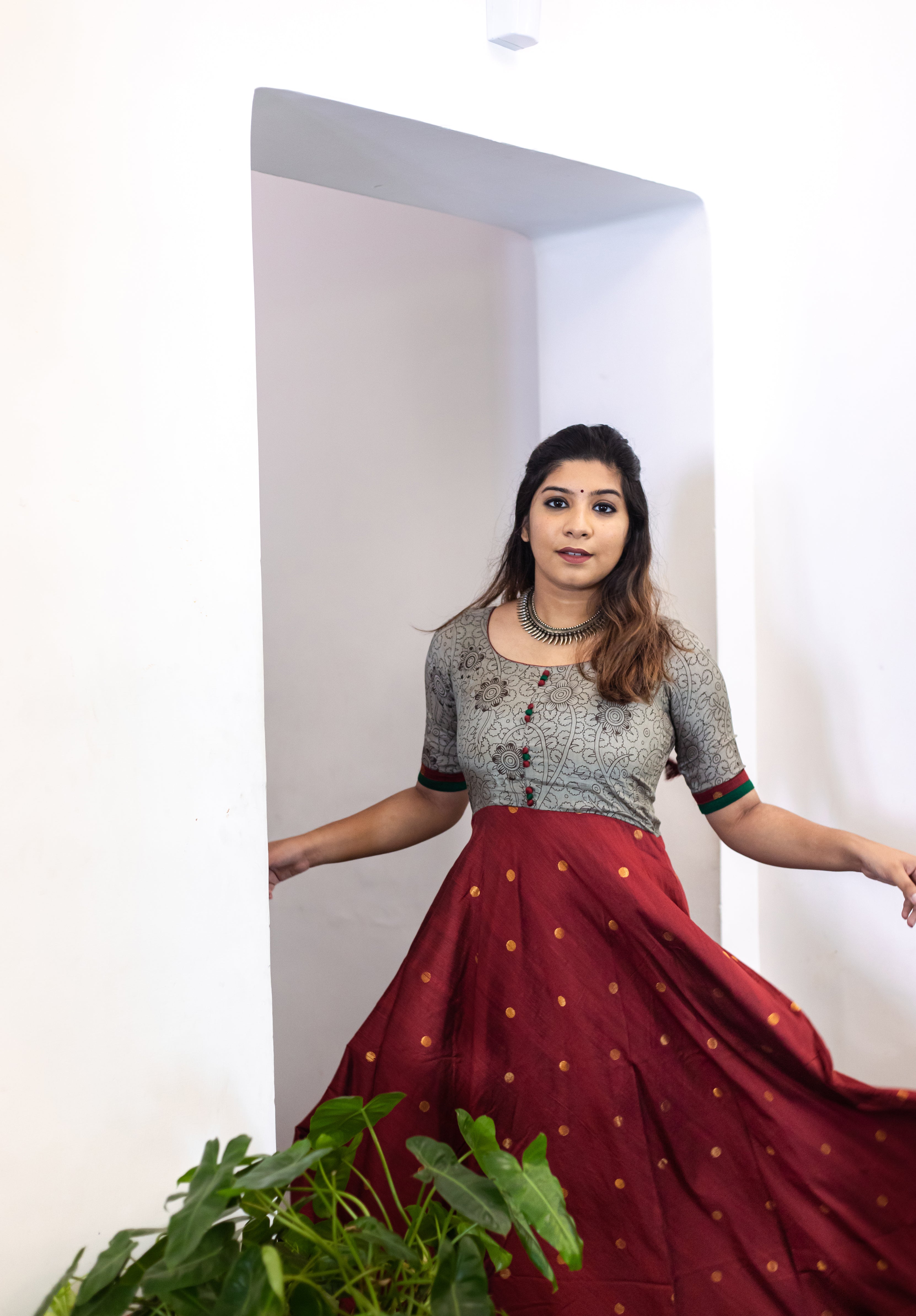 Pin by Manjula reddy on Women's fashion | Kalamkari dresses, Long dress  design, Long gown design