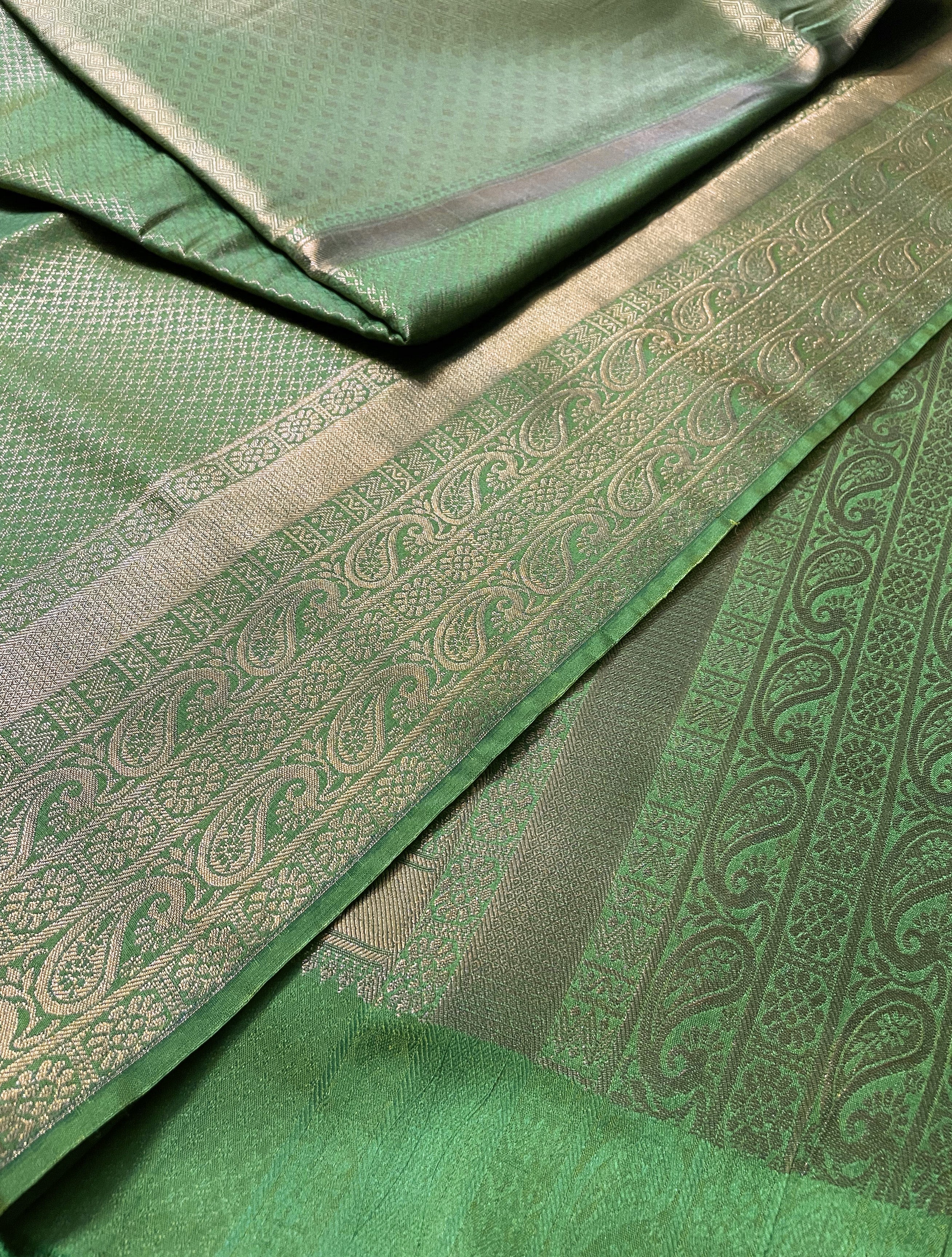 Nila /4/ - Vibrant Green Soft Silk Saree